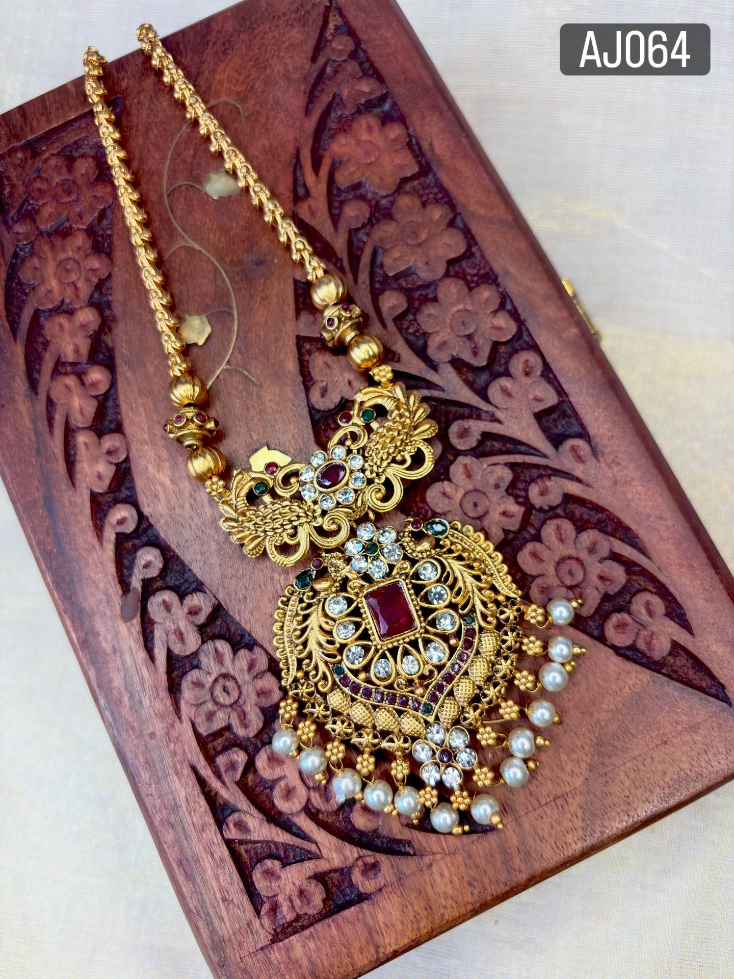 Non Idol Ruby Pearl Haram