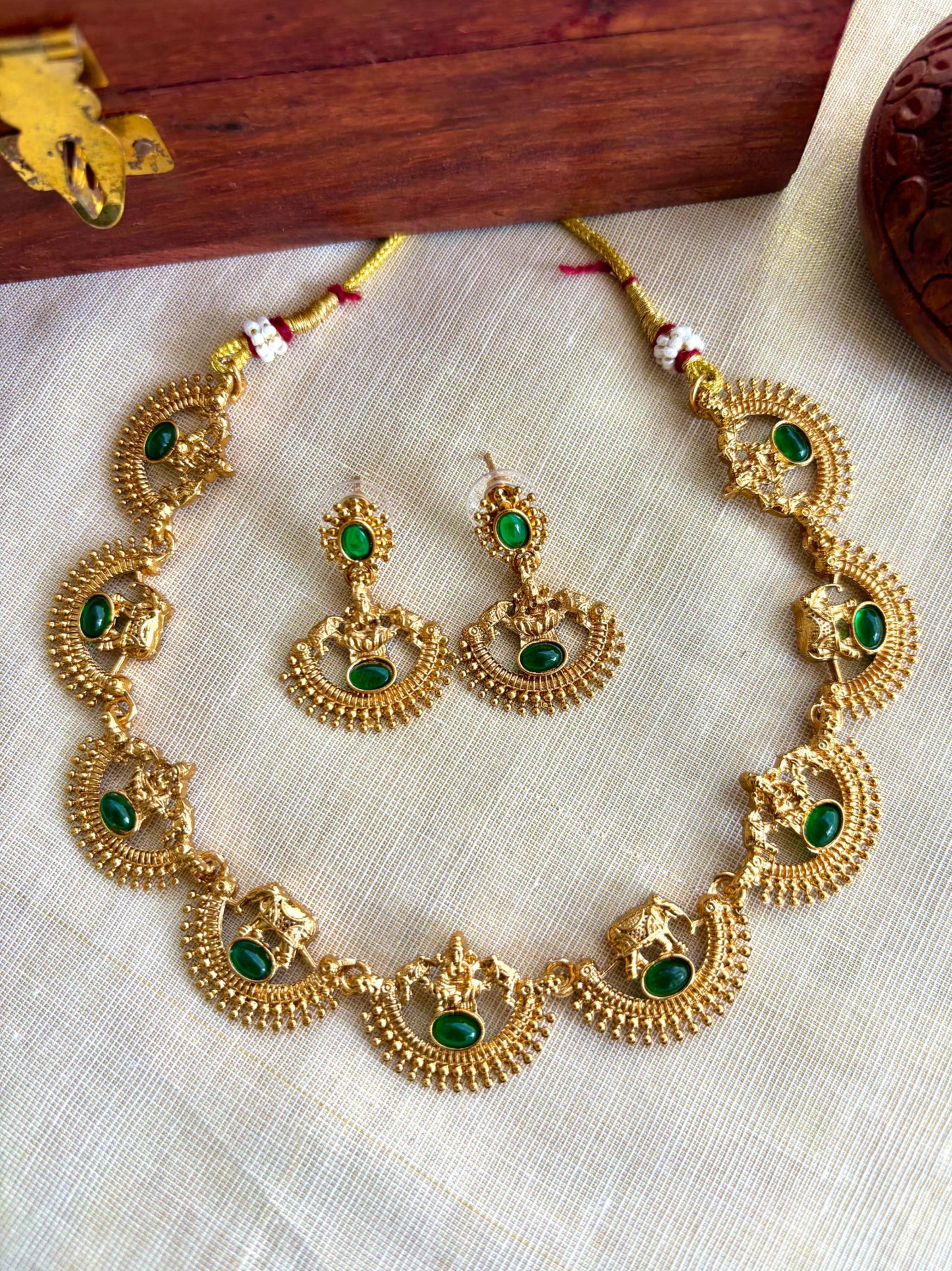 Gajavanthi Necklace Set