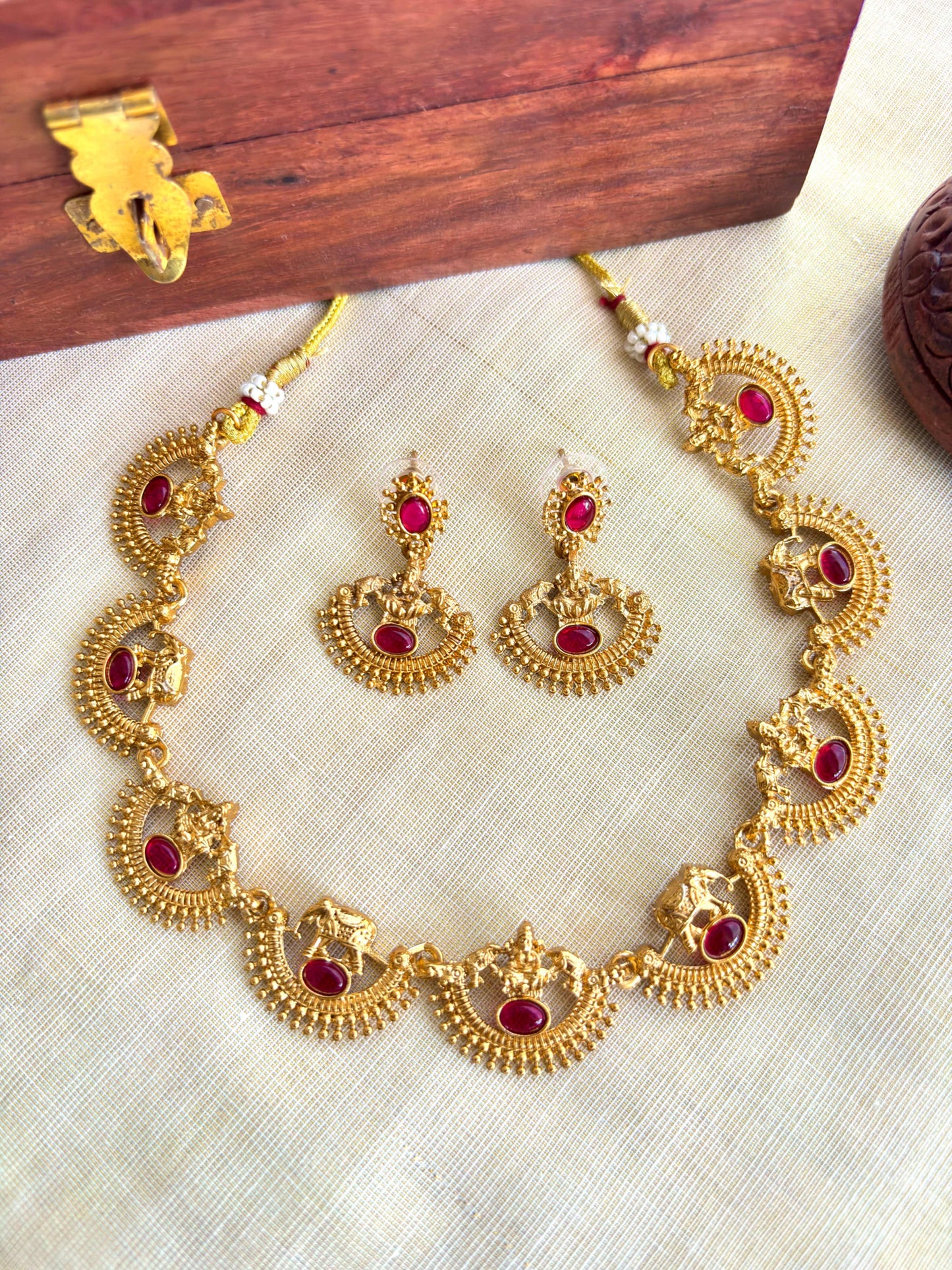 Gajavanthi Necklace Set